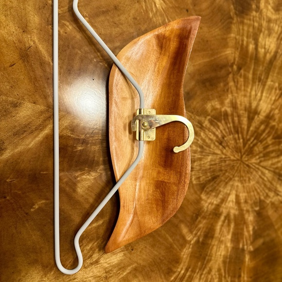 Chic Louis Vuitton hanger for men, women, and especially for vacation travel. - Picture 5 of 5